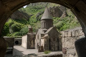 Geghard monastery: historia, arquitectura y significado cultural en Armenia