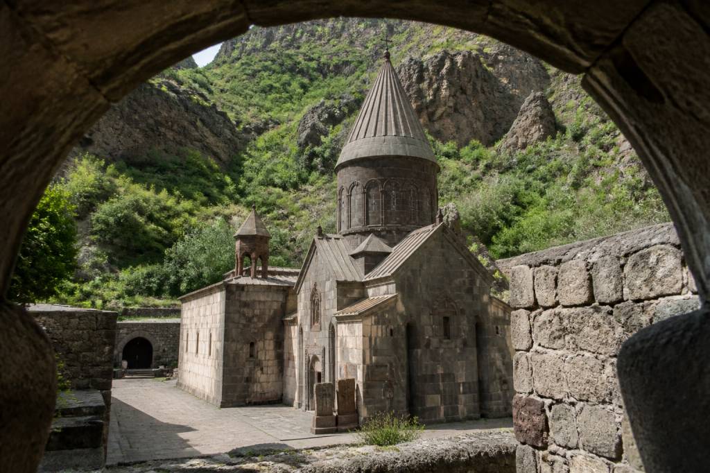 Geghard monastery: historia, arquitectura y significado cultural en Armenia