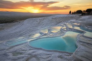 Pamukkale in Turkey: guía para descubrir sus terrazas de travertino y aguas termales