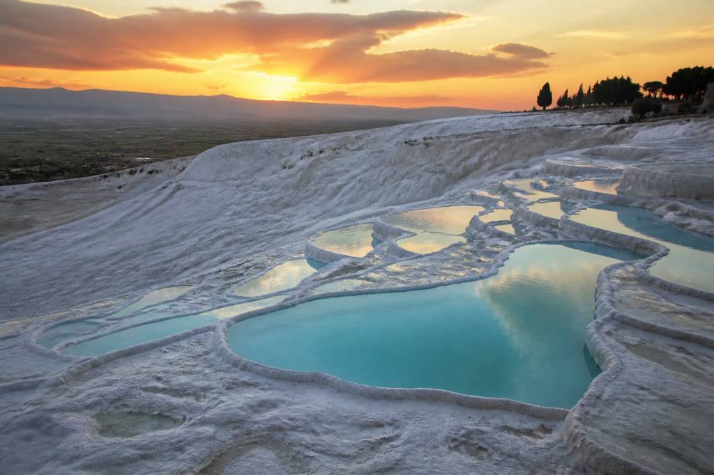 Pamukkale in Turkey: guía para descubrir sus terrazas de travertino y aguas termales